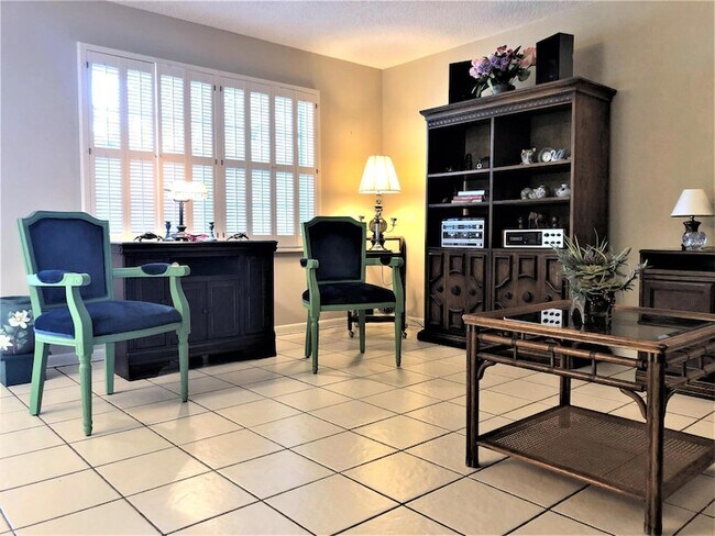 Building Photo - 894 Flanders S