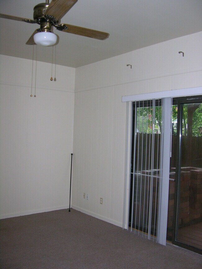 Den/Office Area - 608 Boissevain Ave