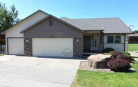 Building Photo - 4 Bedroom, 3 Bath Home in South Kennewick