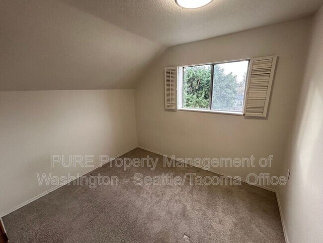 Building Photo - 3832 S Cushman Ave