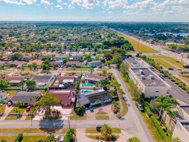 Building Photo - 10520 SW 46th Terrace