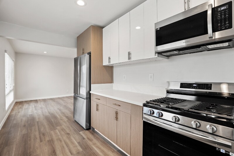 Building Photo - 1358 W 36th St