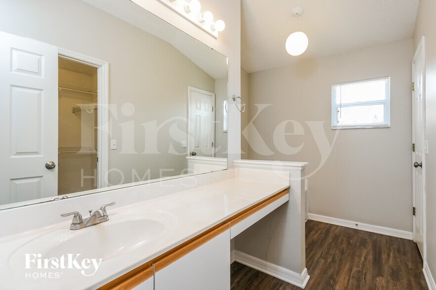 Building Photo - 4434 Stonemeadow Dr