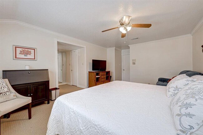 Building Photo - 6329 Del Monte Dr