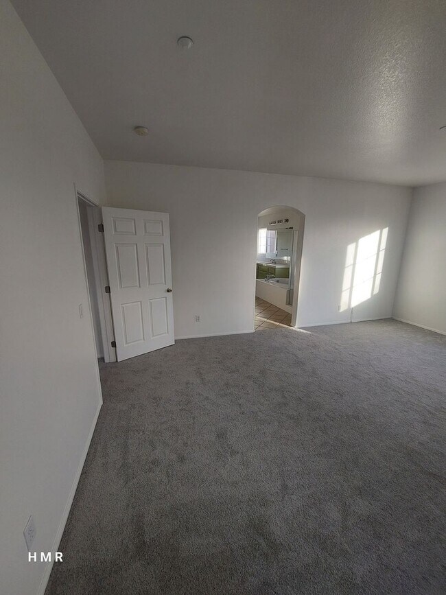 Building Photo - Stunning Two-Story Home with 4 Bedrooms an...