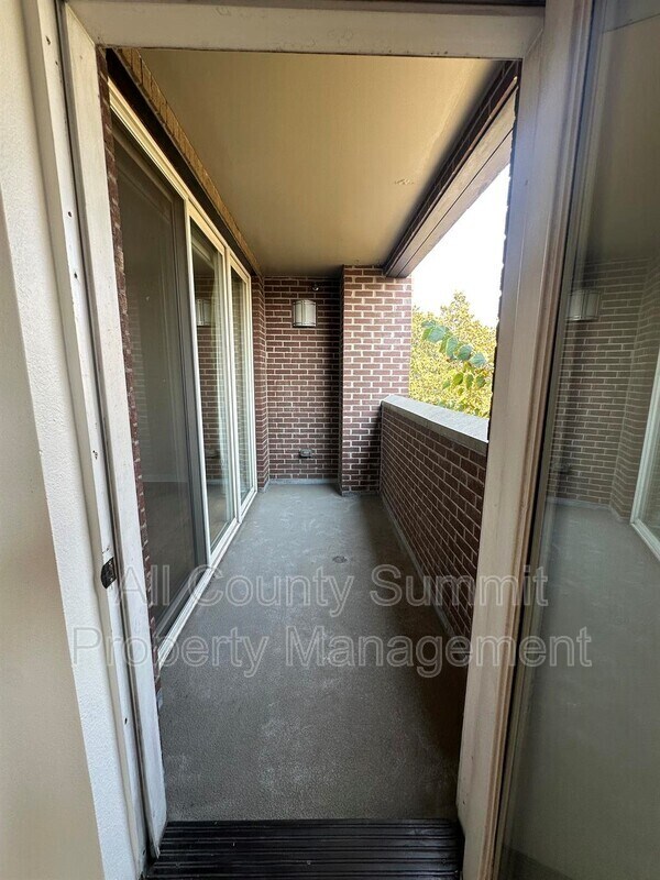 Building Photo - 1441 Central St