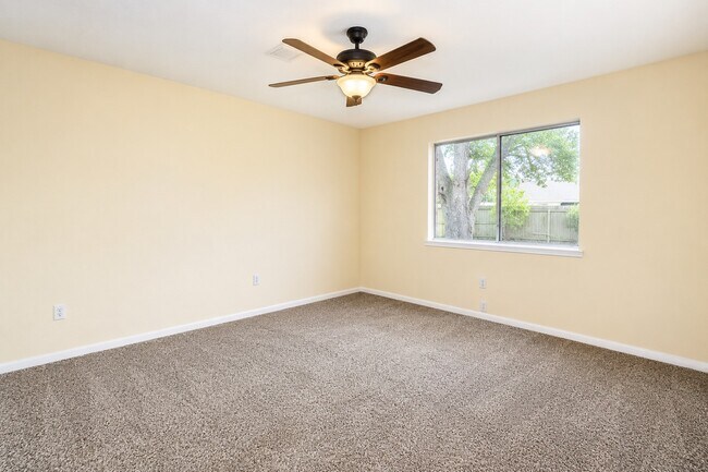 Building Photo - 2110 Whiteback Dr
