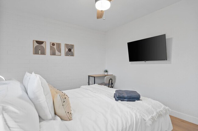 Building Photo - 4403 N 13th Pl