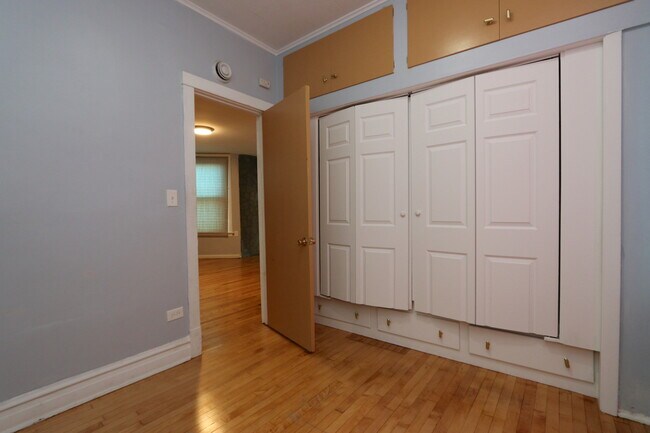 Building Photo - 2513 N Lowell Ave
