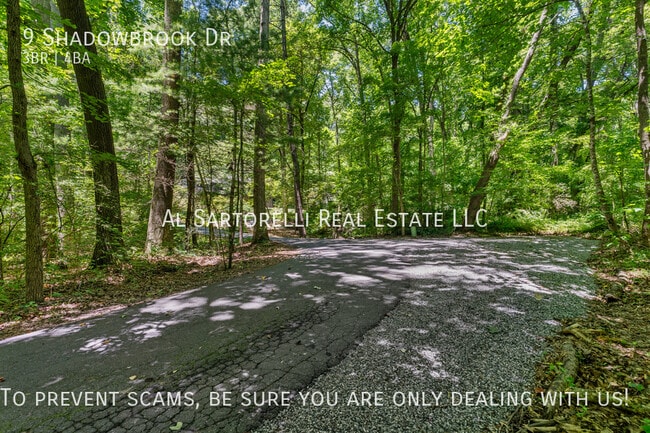 Building Photo - 9 Shadowbrook Dr