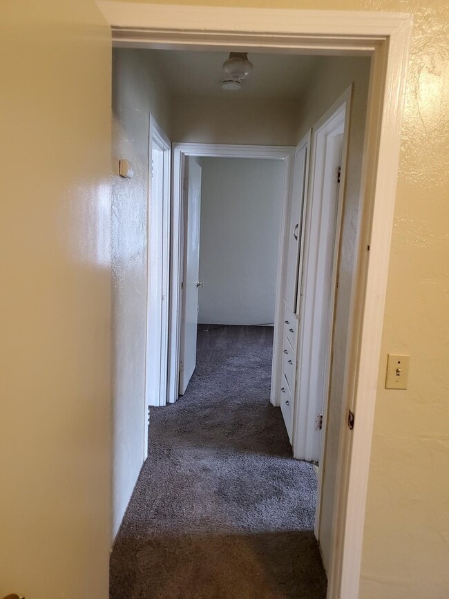 Building Photo - S526/528MR