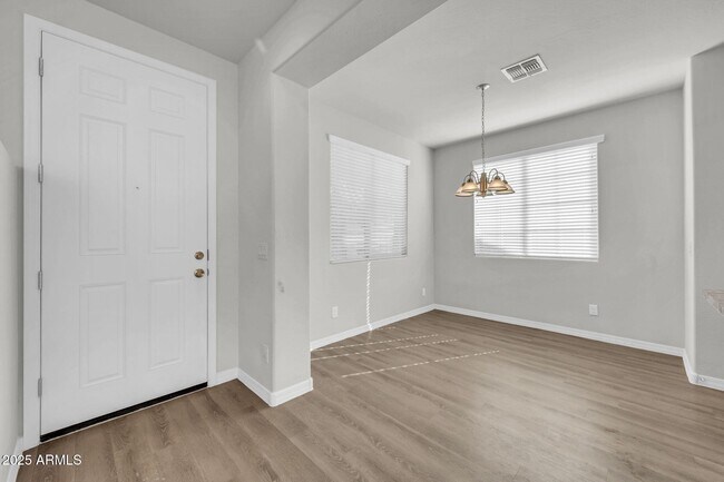 Building Photo - 935 E Agua Fria Ln