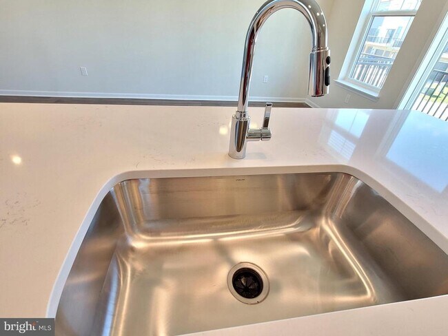 Building Photo - 762 Union St