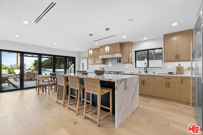 Building Photo - 18101 Green Meadow Dr