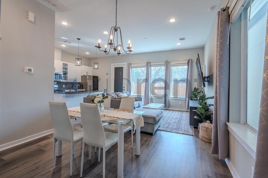 Building Photo - 6706 Parker Grv Ln