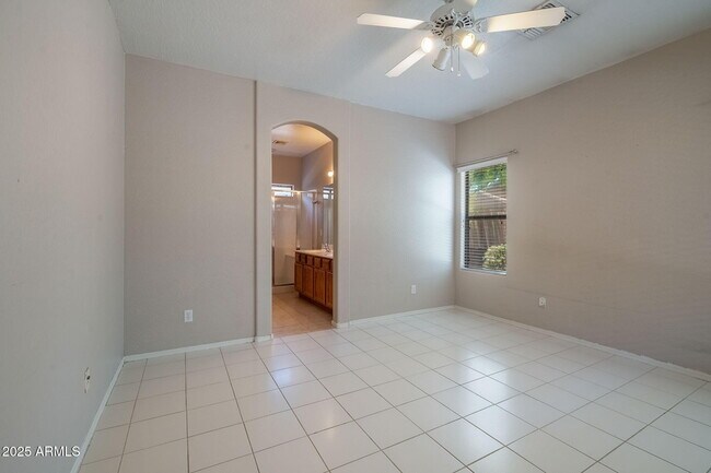 Building Photo - 4618 W Cottontail Rd