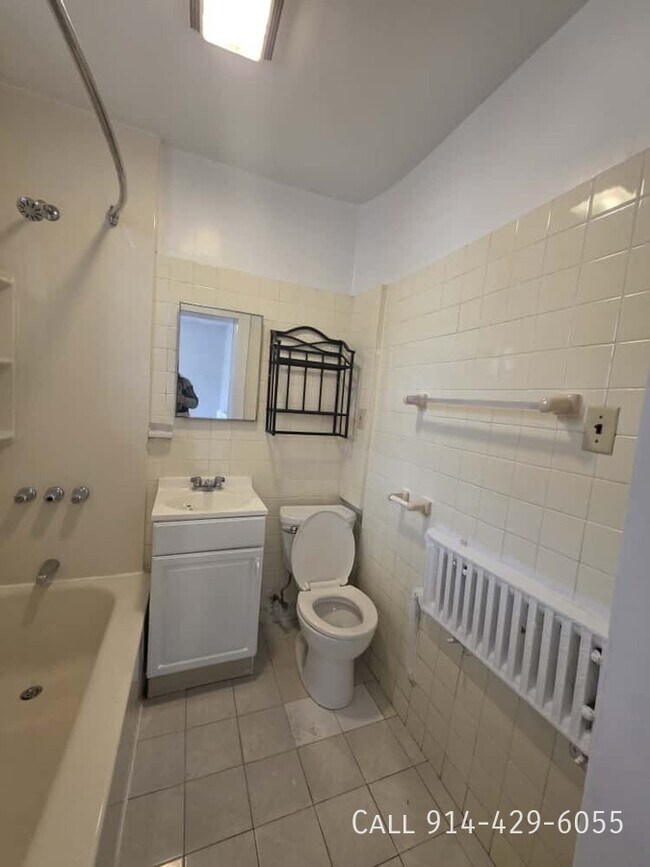 Building Photo - 118 Waverly St