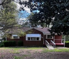 Building Photo - 718 Locust Pl