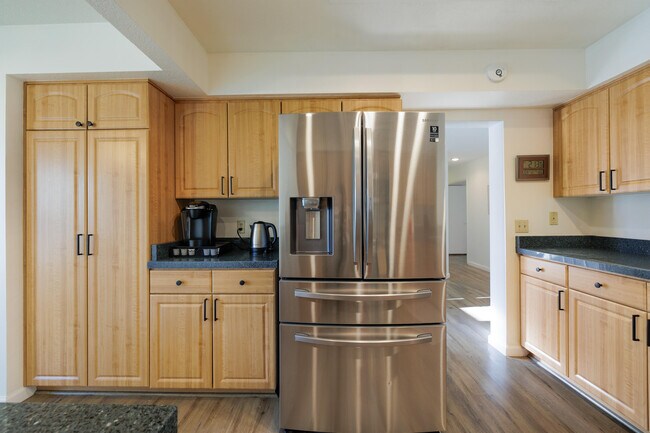 Building Photo - 156 Falls Ct