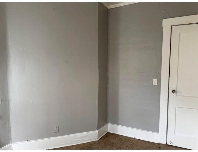 Building Photo - 93-95-95 Stratford Park