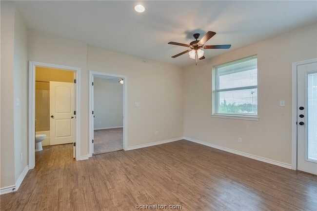 Building Photo - 1915 Dartmouth St