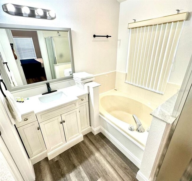 Building Photo - 626 Eagle Pointe S