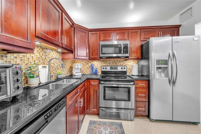 Building Photo - 3725 S Ocean Dr