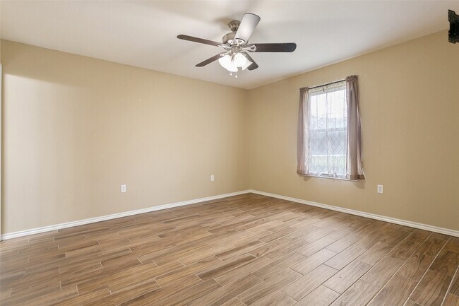 Building Photo - 608 Mesquite Dr