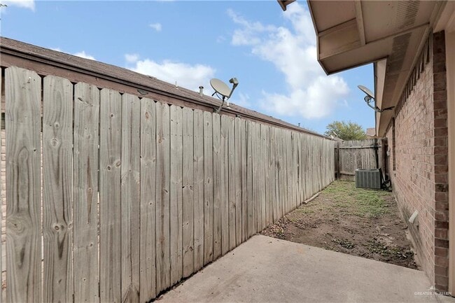 Building Photo - 14 Tampa St