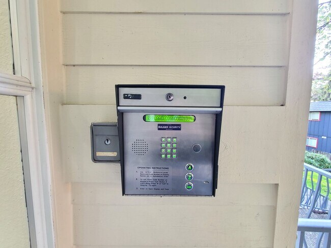 Building Photo - 2Bd/2Ba Spacious Bellevue Condo - W/S/G & ...