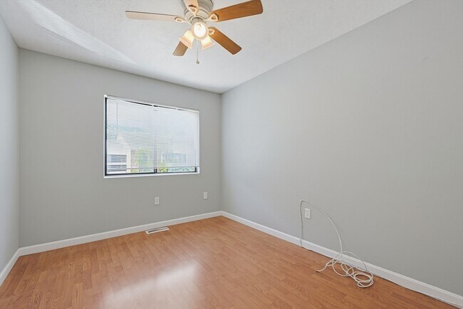 Building Photo - 167 Greenbrook Dr