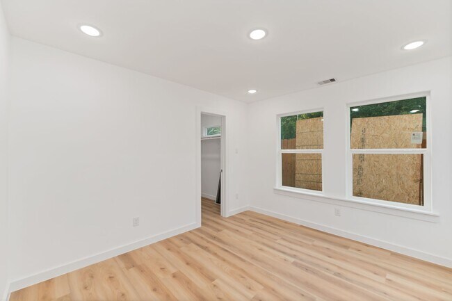 Building Photo - ? Spacious 4BR / 3.5BA Single-Family Home – Move-In Ready! ?