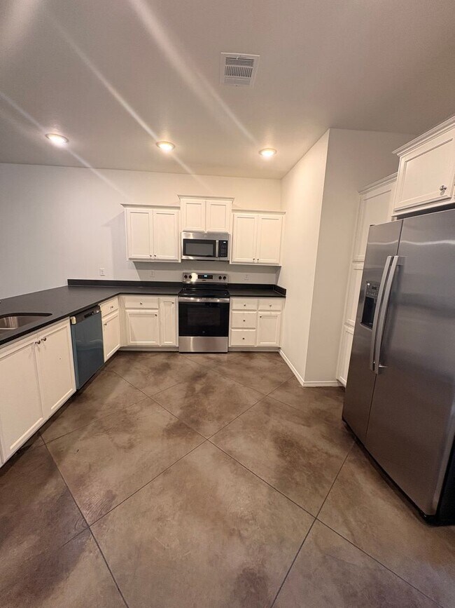 Building Photo - Stunning New 3/2 Townhomes