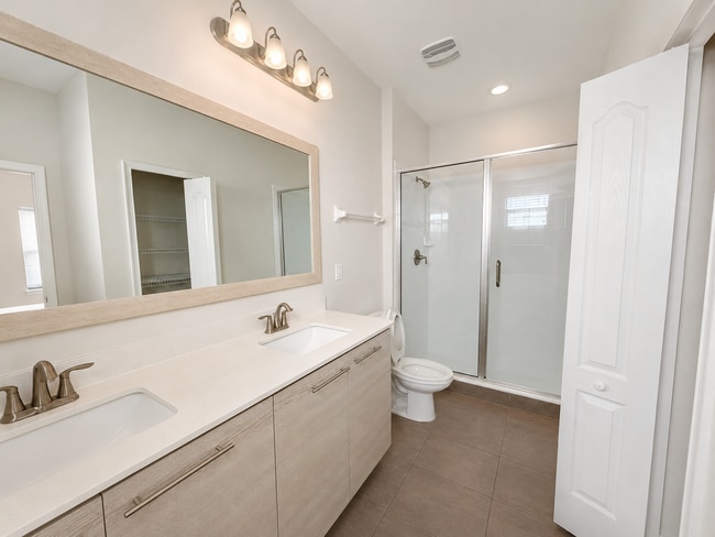 Building Photo - Expansive 6-Bed, 6.5-Bath on Angela's Avenue – Your Perfect Haines City Haven!
