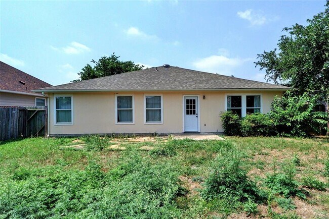Building Photo - 136 Holmstrom St