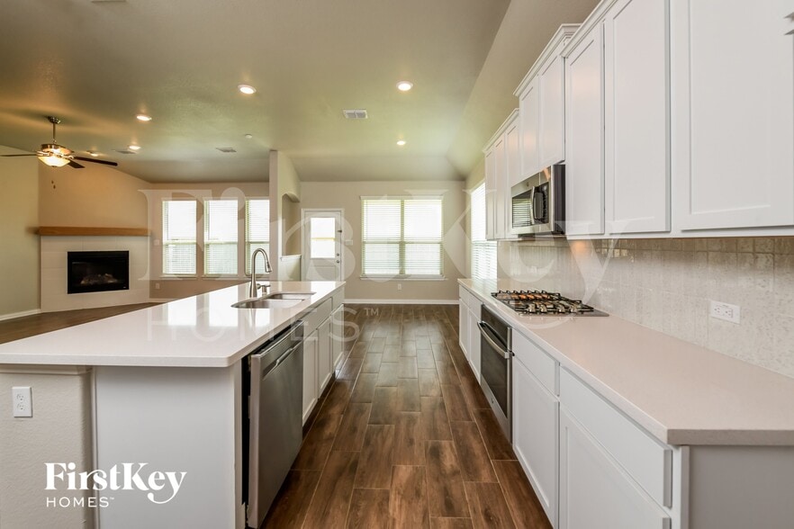 Building Photo - 14881 Gilley Ln