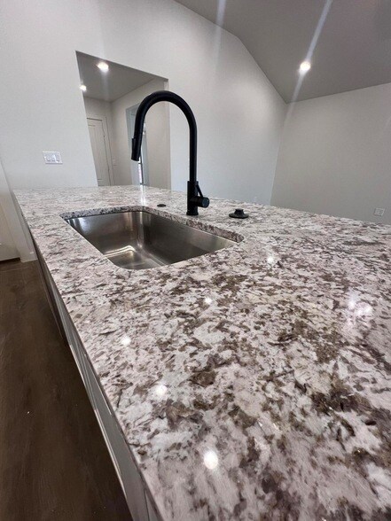 Building Photo - 3105 140th St