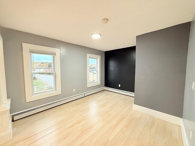 Building Photo - 116-118 Lawrence Street Unit 2