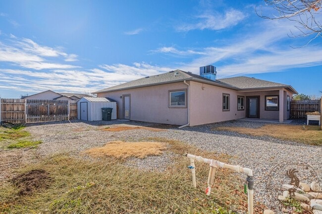 Building Photo - 382 Rosemary Way