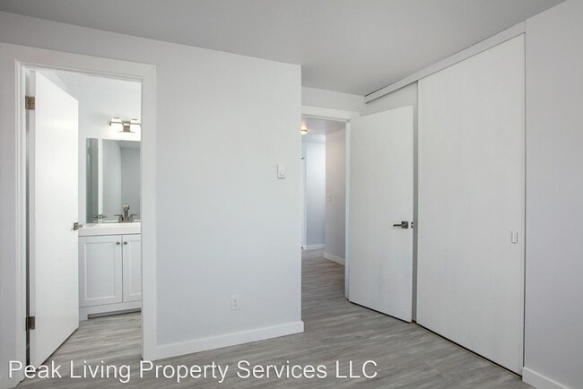 Building Photo - 5600 California Ave SW