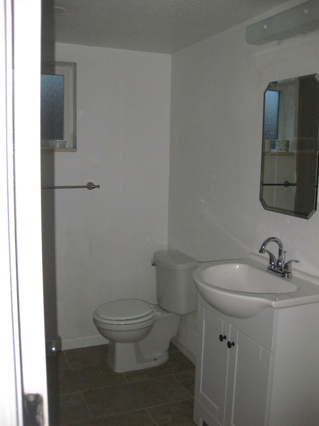 Building Photo - 831 Meade St