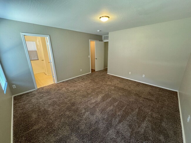 Building Photo - MOVE-IN SPECIAL $500 OFF FIRST MONTHS RENT!