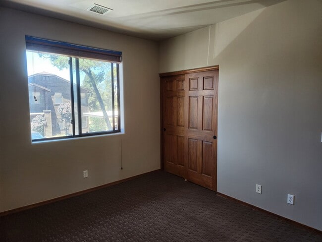 Building Photo - 200 E Malibu Dr