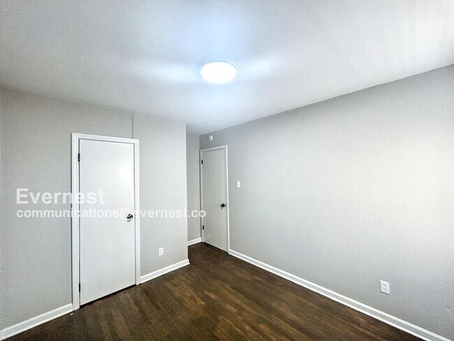 Building Photo - 4624 Sunnybrook St