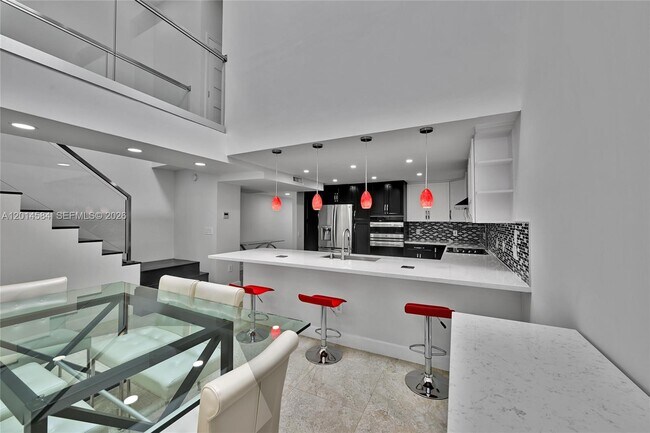 Building Photo - 310 Poinciana Island Dr