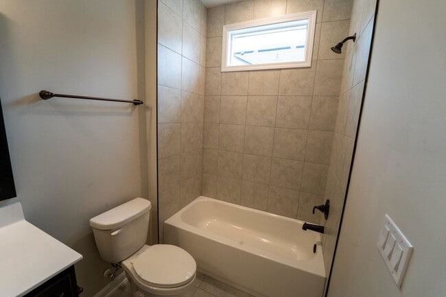 Building Photo - 298 Modesto Dr