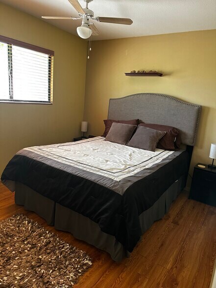 Guest bedroom - 49174 Wayne St