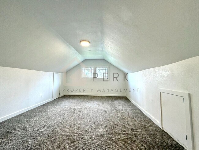 Building Photo - Charming Updated South Tacoma Home with Spacious Bonus Loft and Fenced Yard