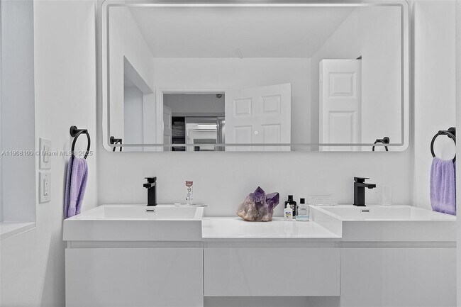 Building Photo - 20515 E Country Club Dr