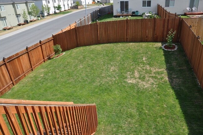 Building Photo - 3 Bedroom Condo close to JBER!